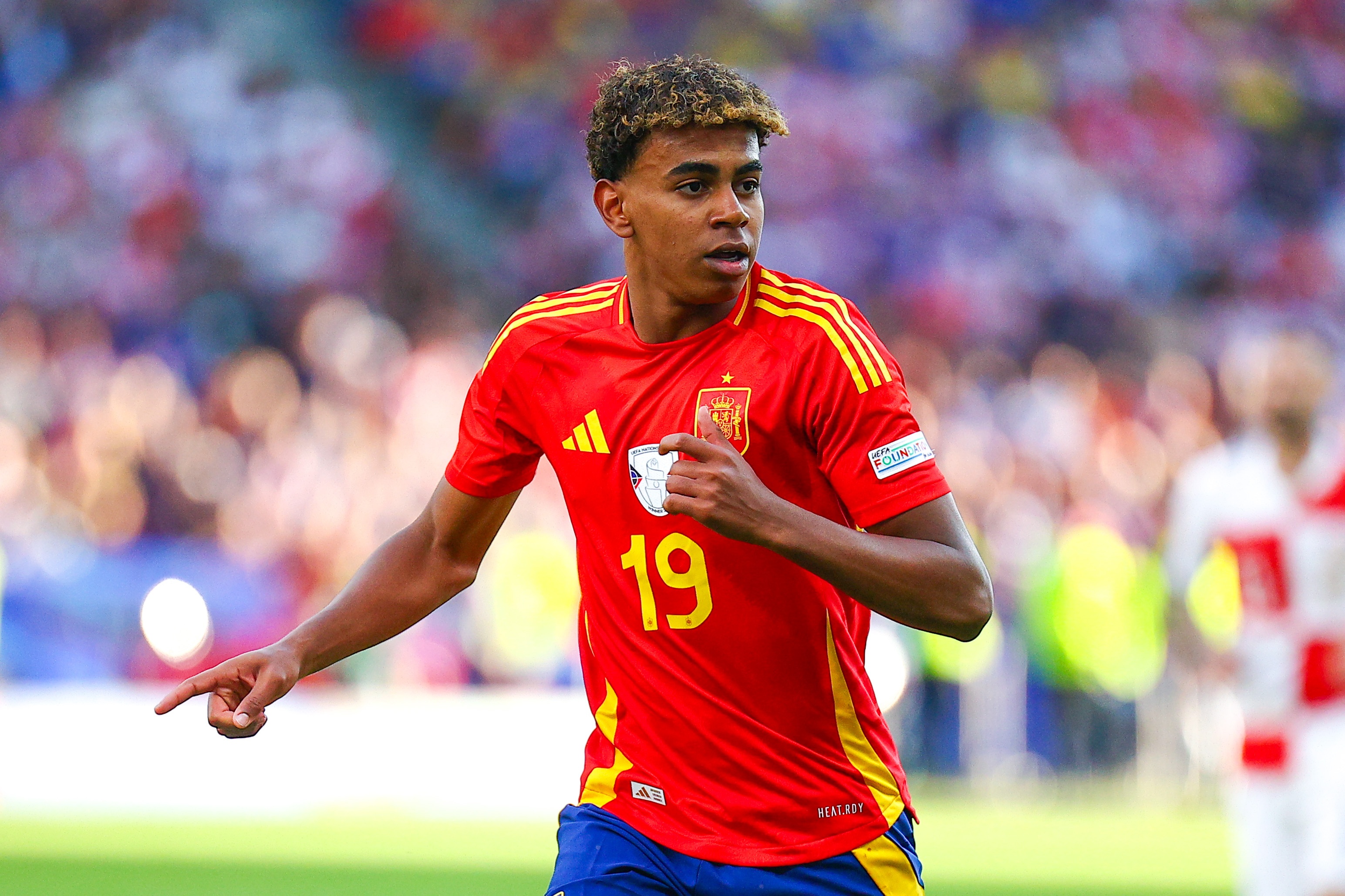 欧洲杯选手发挥出色，荣膺最佳MVP的简单介绍