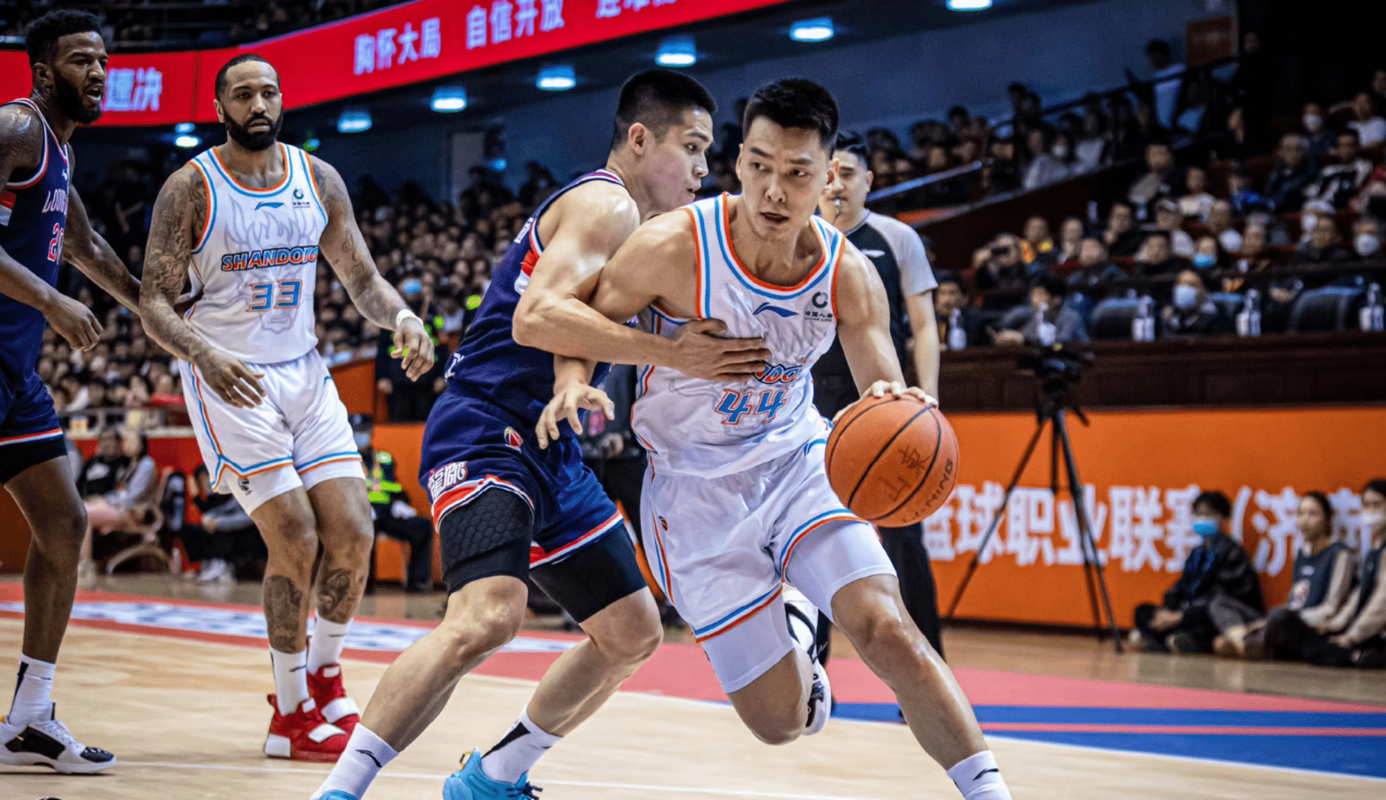 拳击战术调整奏效,成功扭转局势 拳击战术调整奏效,成功扭转局势