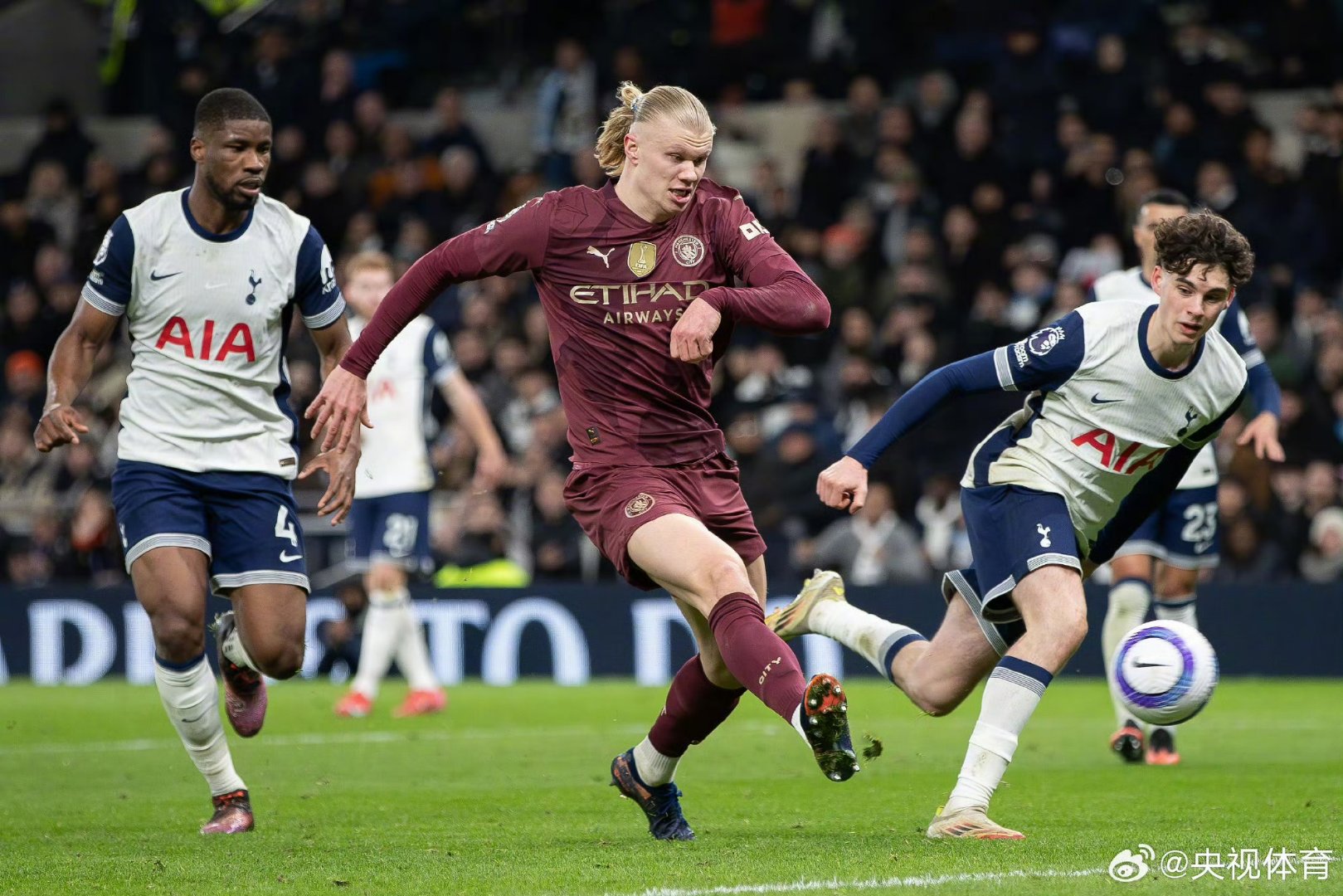 曼城鏖战英格兰，哈兰德带队取胜