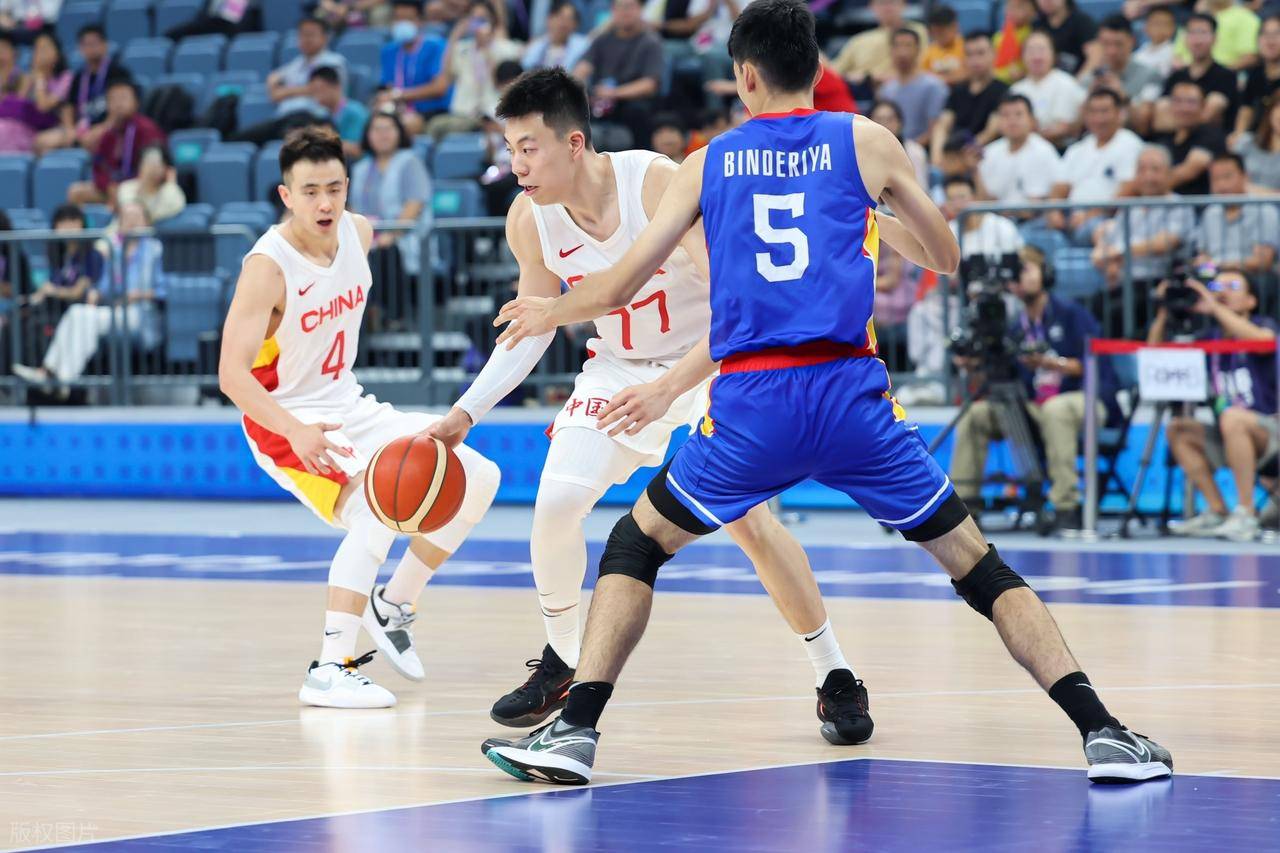 爵士完胜北京队,张镇麟关键制胜 爵士完胜北京队,张镇麟关键制胜