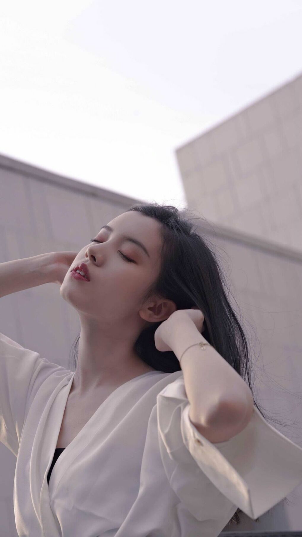 字母哥连续得分掀起高潮,马刺与北京队鏖战引爆跨洲篮球盛宴