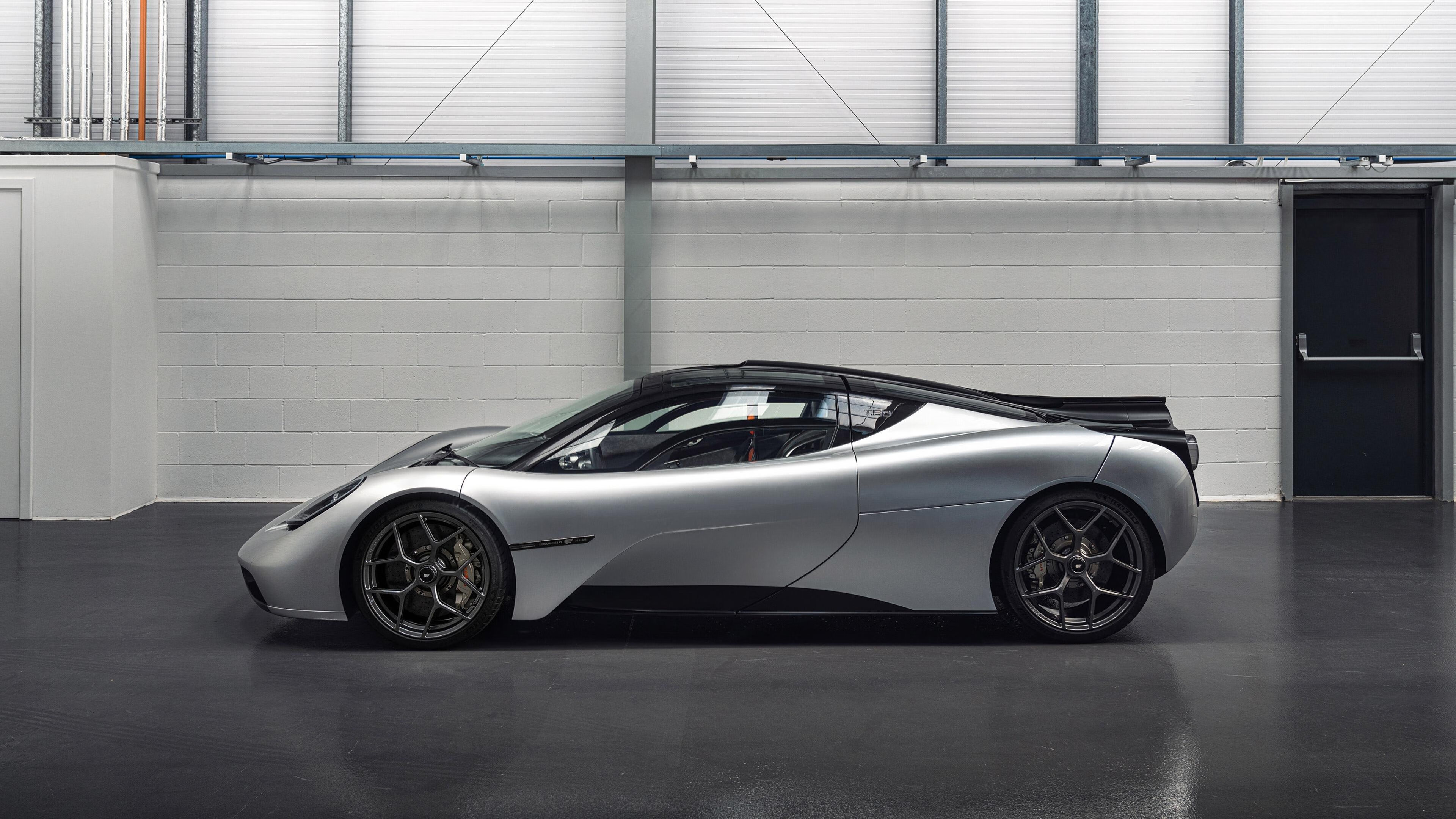 圣西罗的翡翠风暴,当爱尔兰铁骑碾过罗马,莱奥在欧冠之夜加冕为王