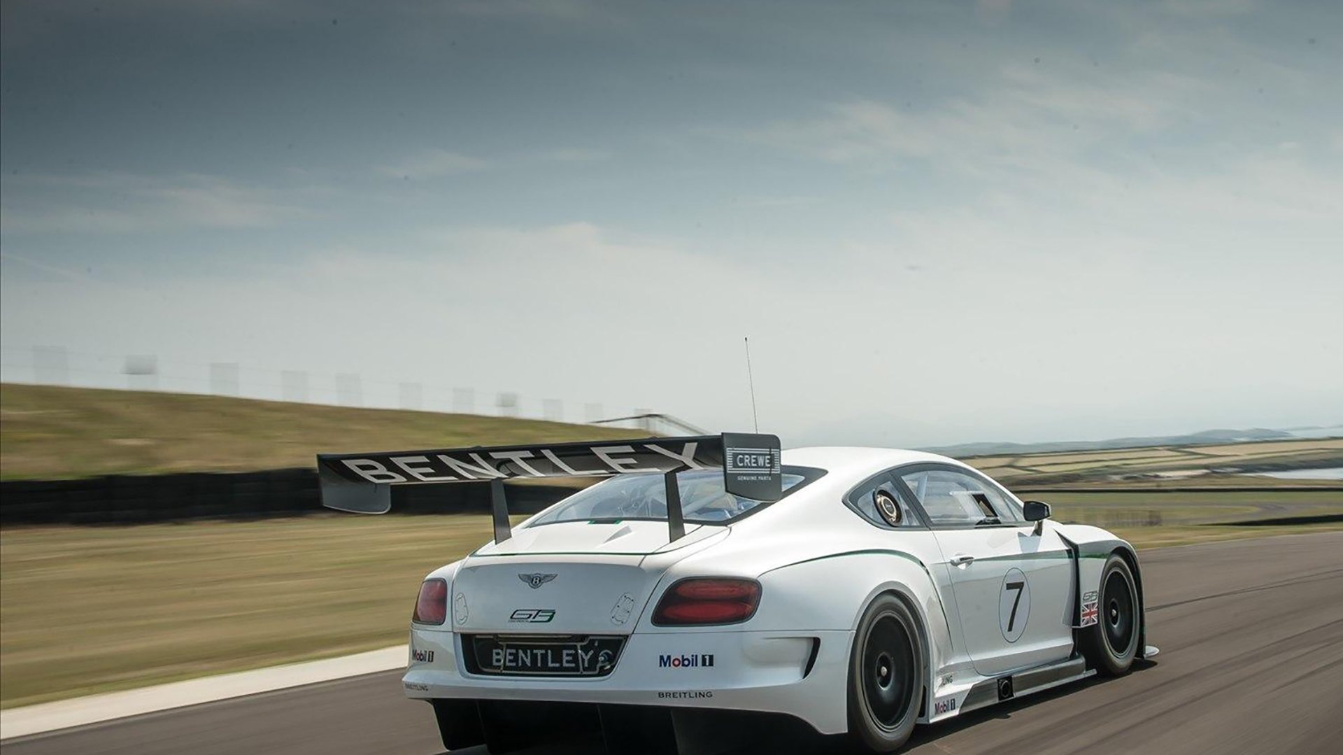 冰与火之歌，德甲争冠战中的芬兰收割牙买加瞬间